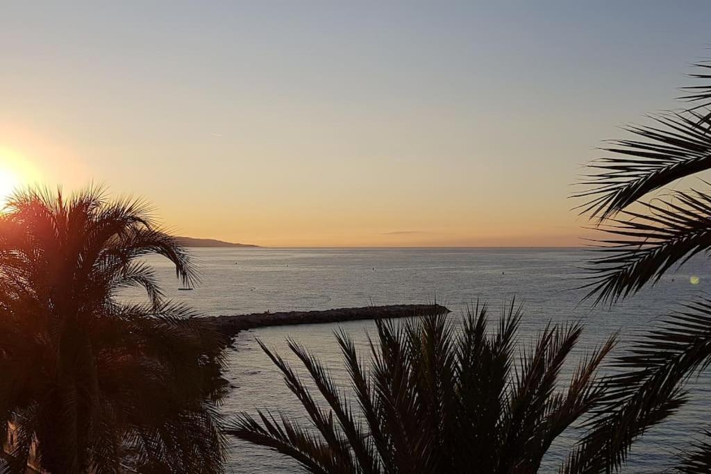 Appartement Bord De Mer Avec Garage マントン エクステリア 写真