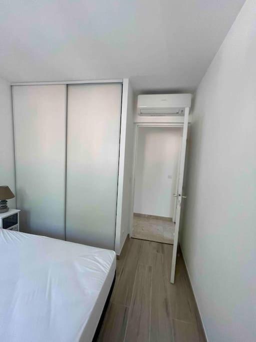 Appartement Bord De Mer Avec Garage マントン エクステリア 写真