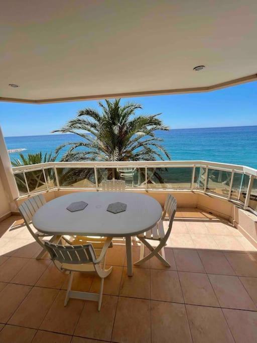 Appartement Bord De Mer Avec Garage マントン エクステリア 写真
