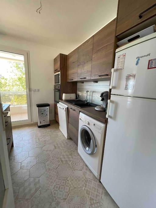Appartement Bord De Mer Avec Garage マントン エクステリア 写真