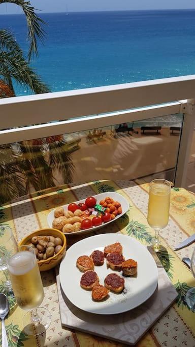 Appartement Bord De Mer Avec Garage マントン エクステリア 写真